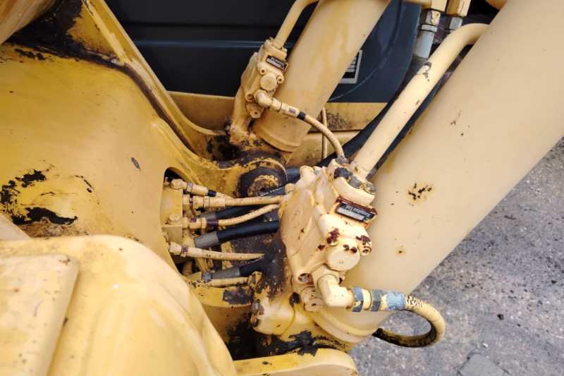 OmecoHub - Immagine KOMATSU PC130-6